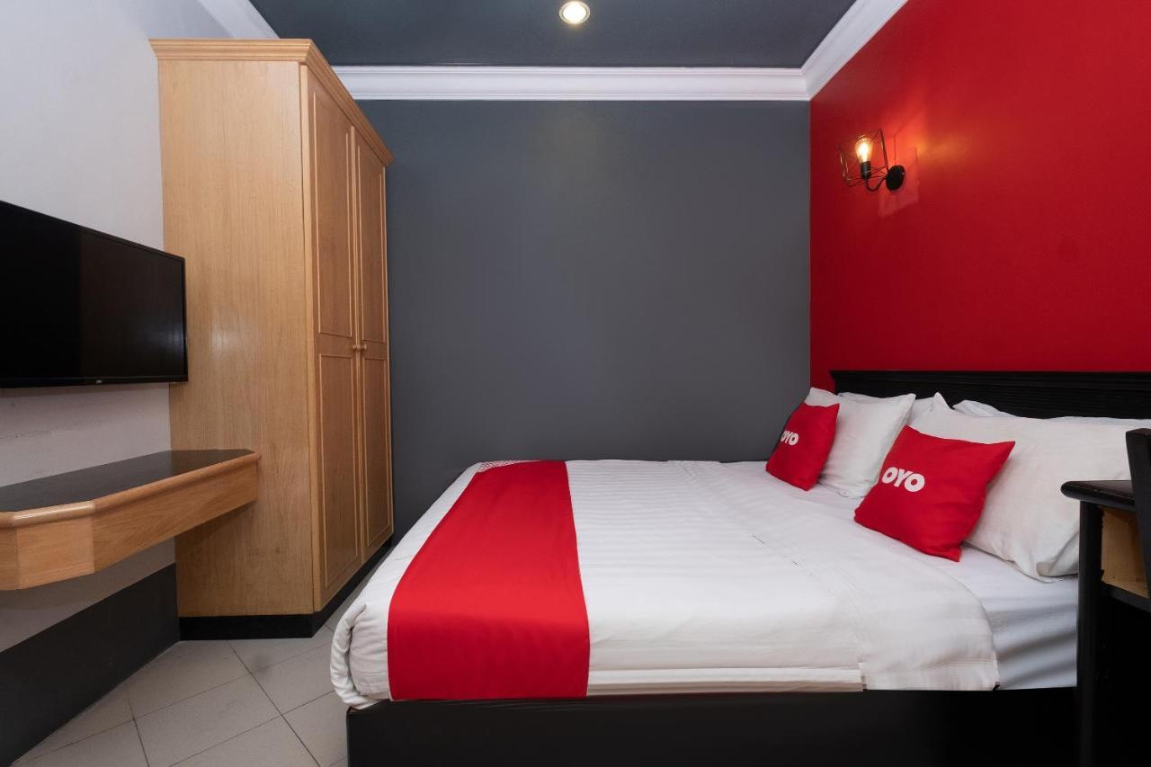 Oyo 90050 V Hotel Teluk Intan Exterior photo