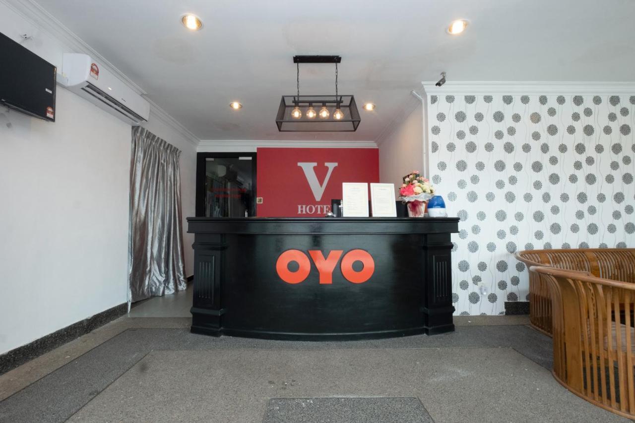 Oyo 90050 V Hotel Teluk Intan Exterior photo