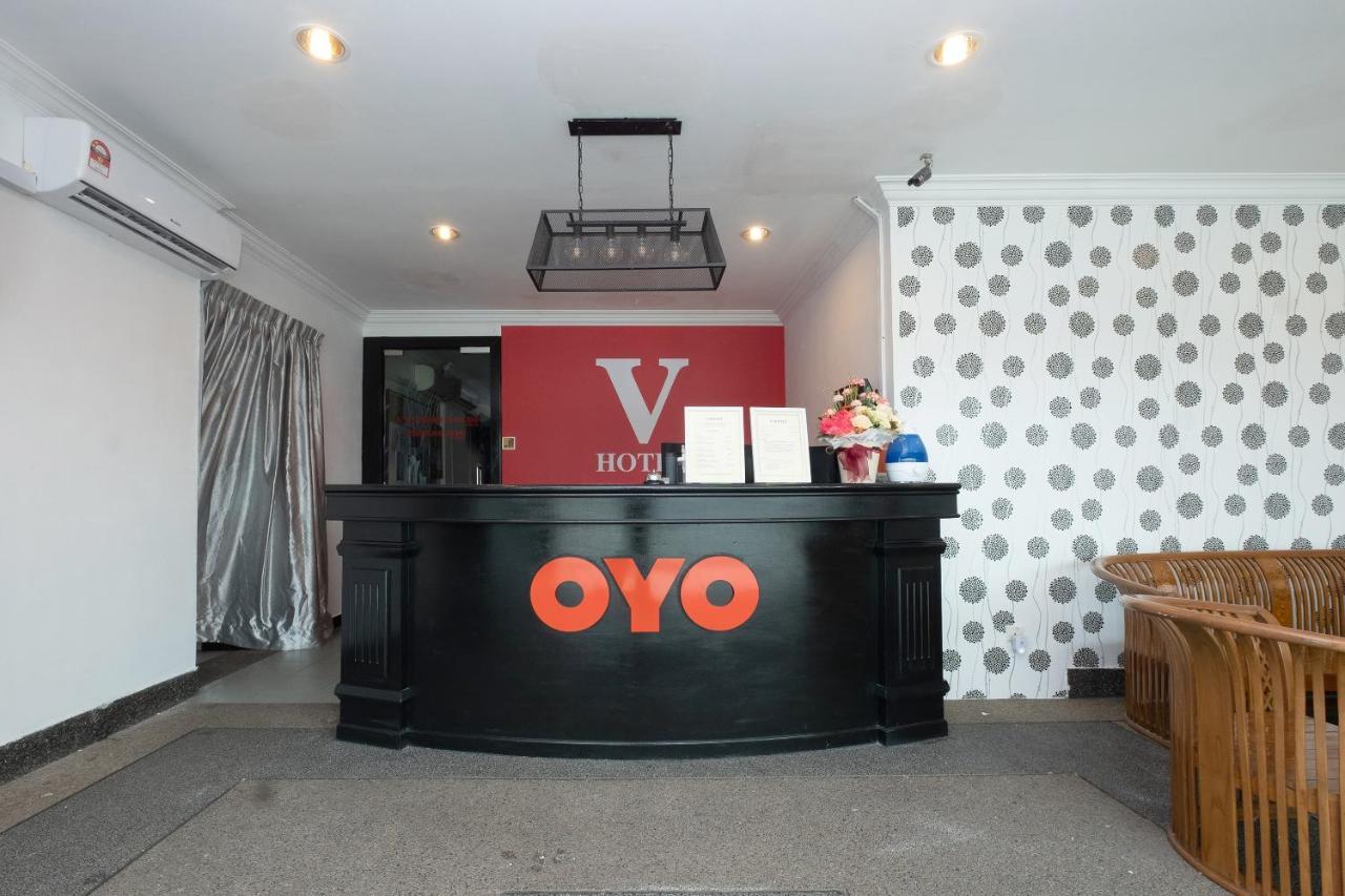 Oyo 90050 V Hotel Teluk Intan Exterior photo