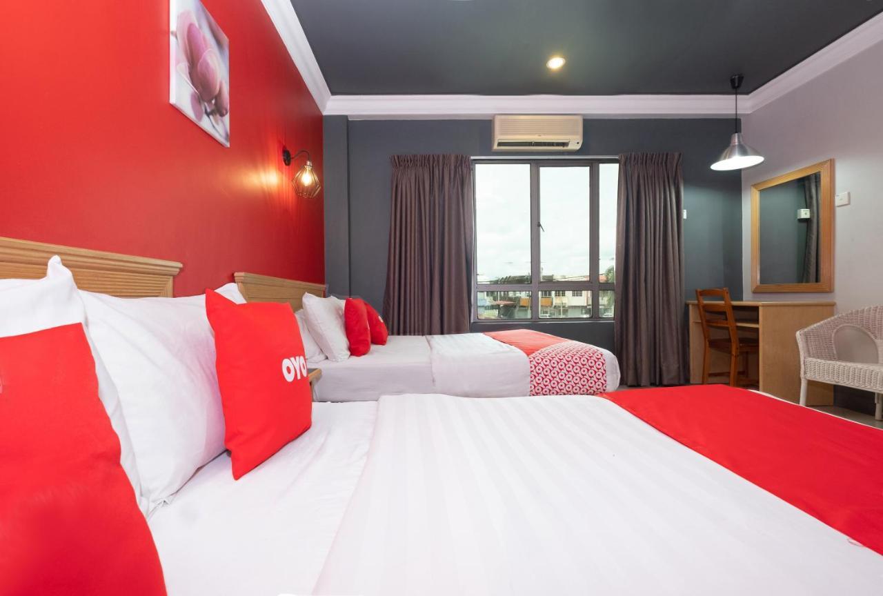 Oyo 90050 V Hotel Teluk Intan Exterior photo