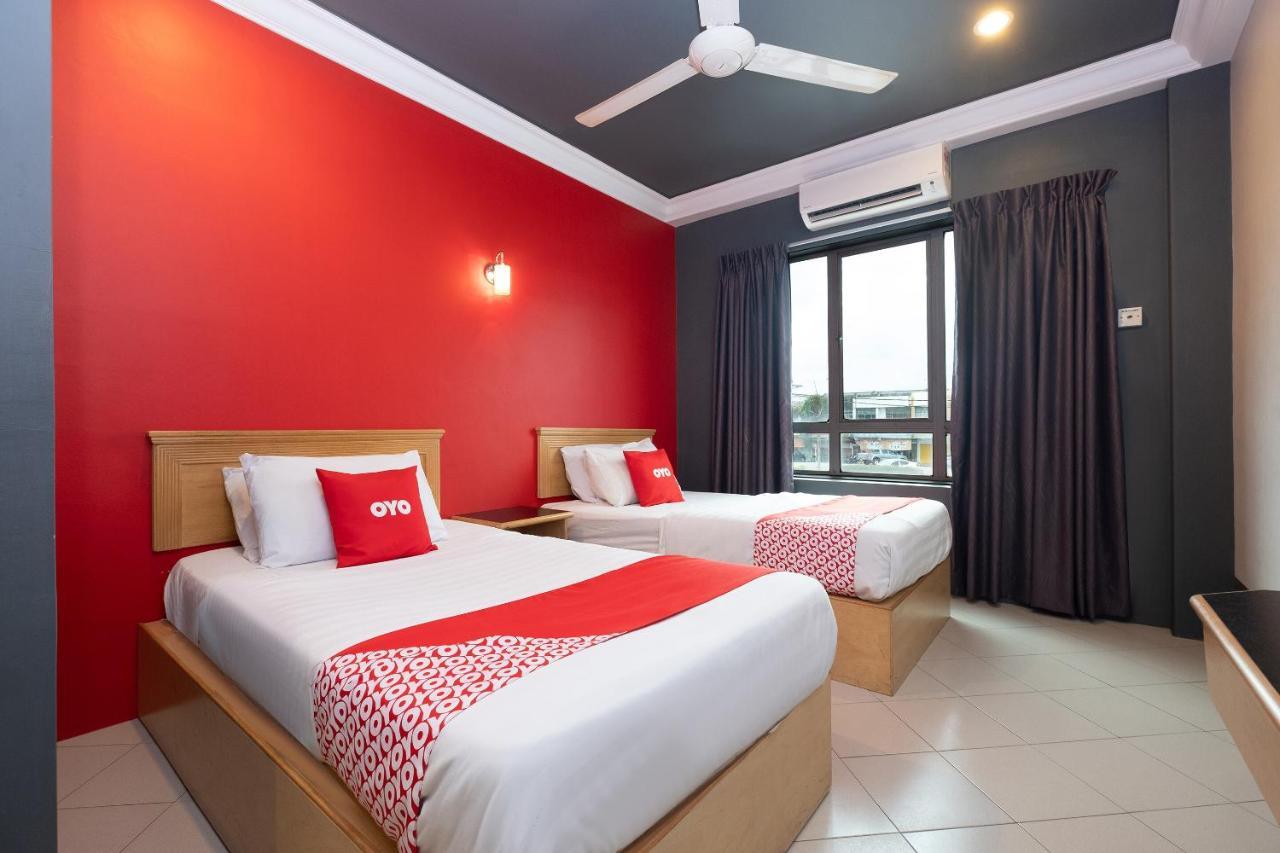 Oyo 90050 V Hotel Teluk Intan Exterior photo