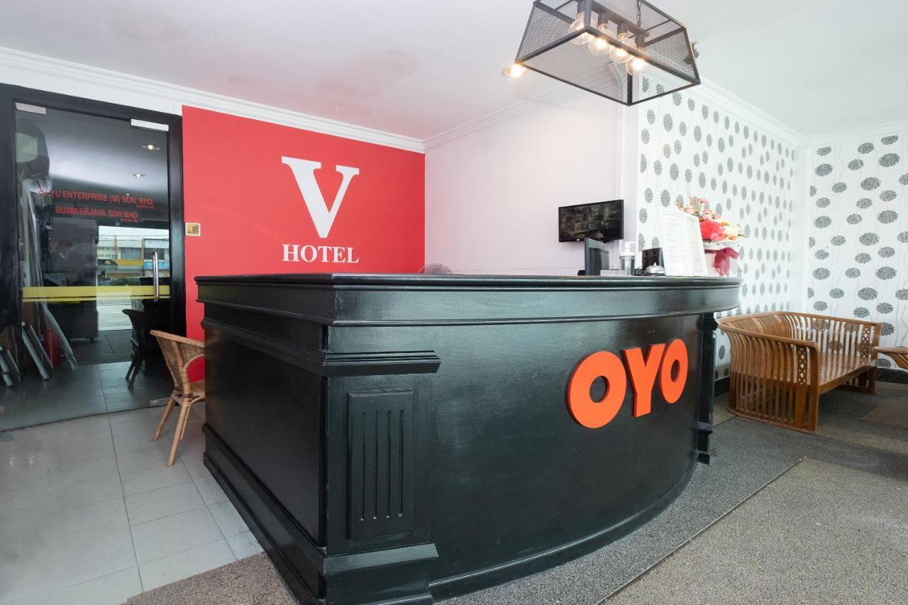 Oyo 90050 V Hotel Teluk Intan Exterior photo
