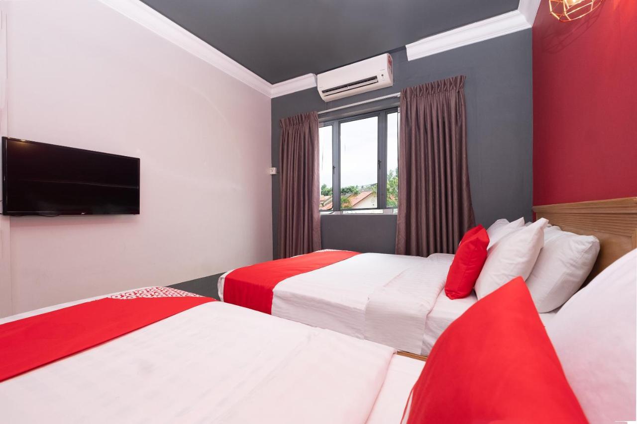Oyo 90050 V Hotel Teluk Intan Exterior photo