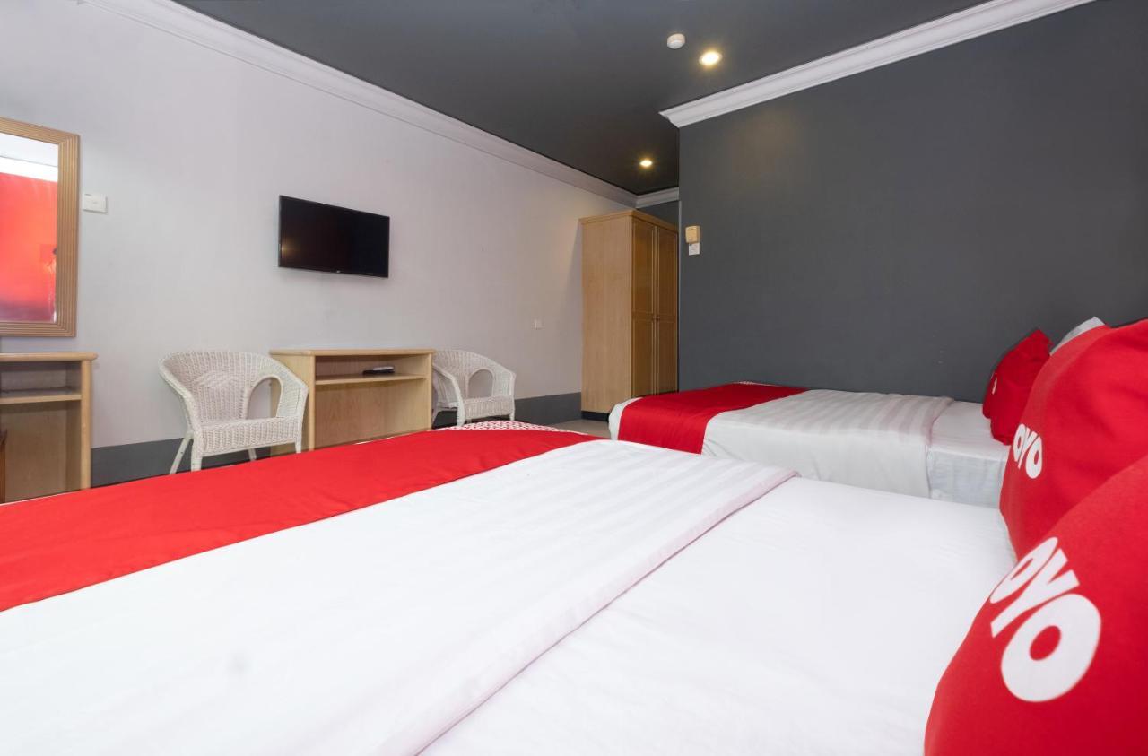Oyo 90050 V Hotel Teluk Intan Exterior photo