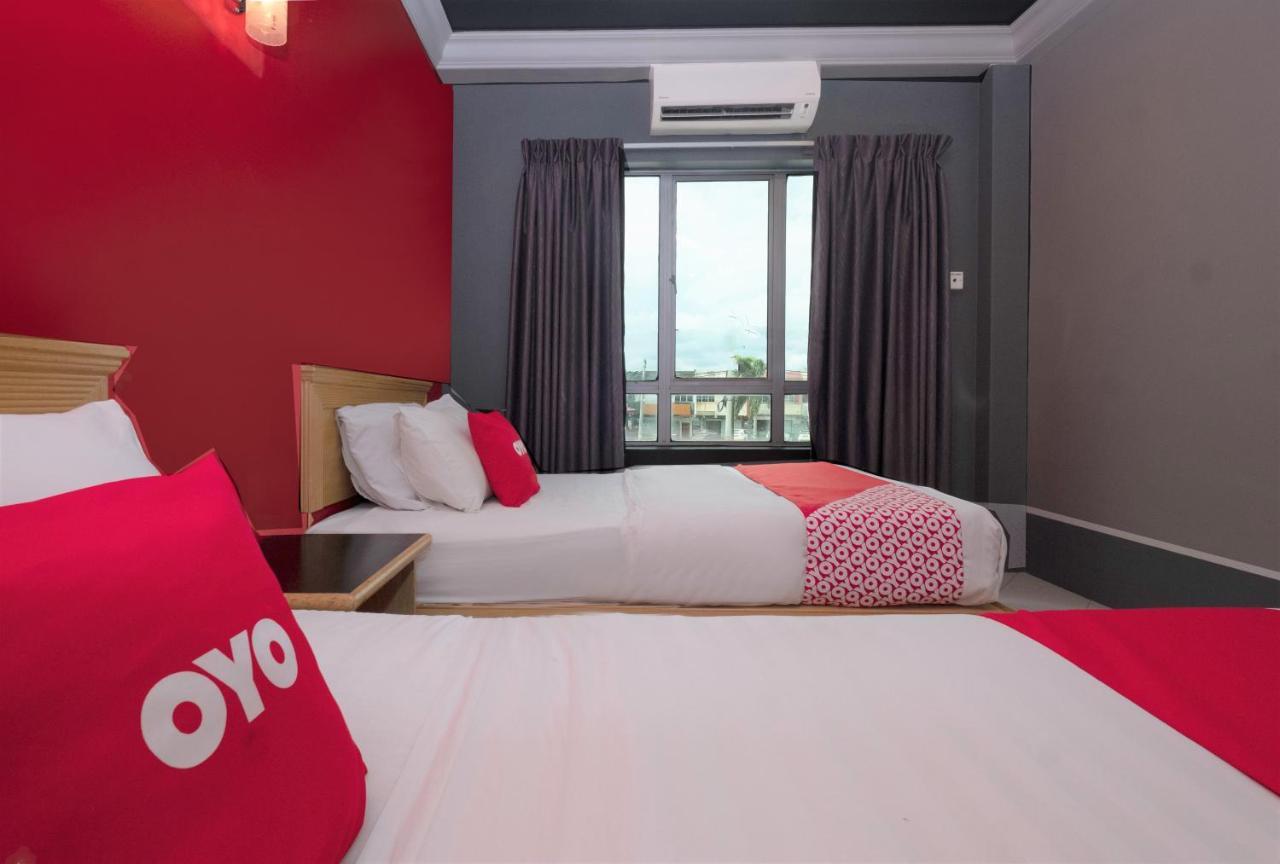 Oyo 90050 V Hotel Teluk Intan Exterior photo