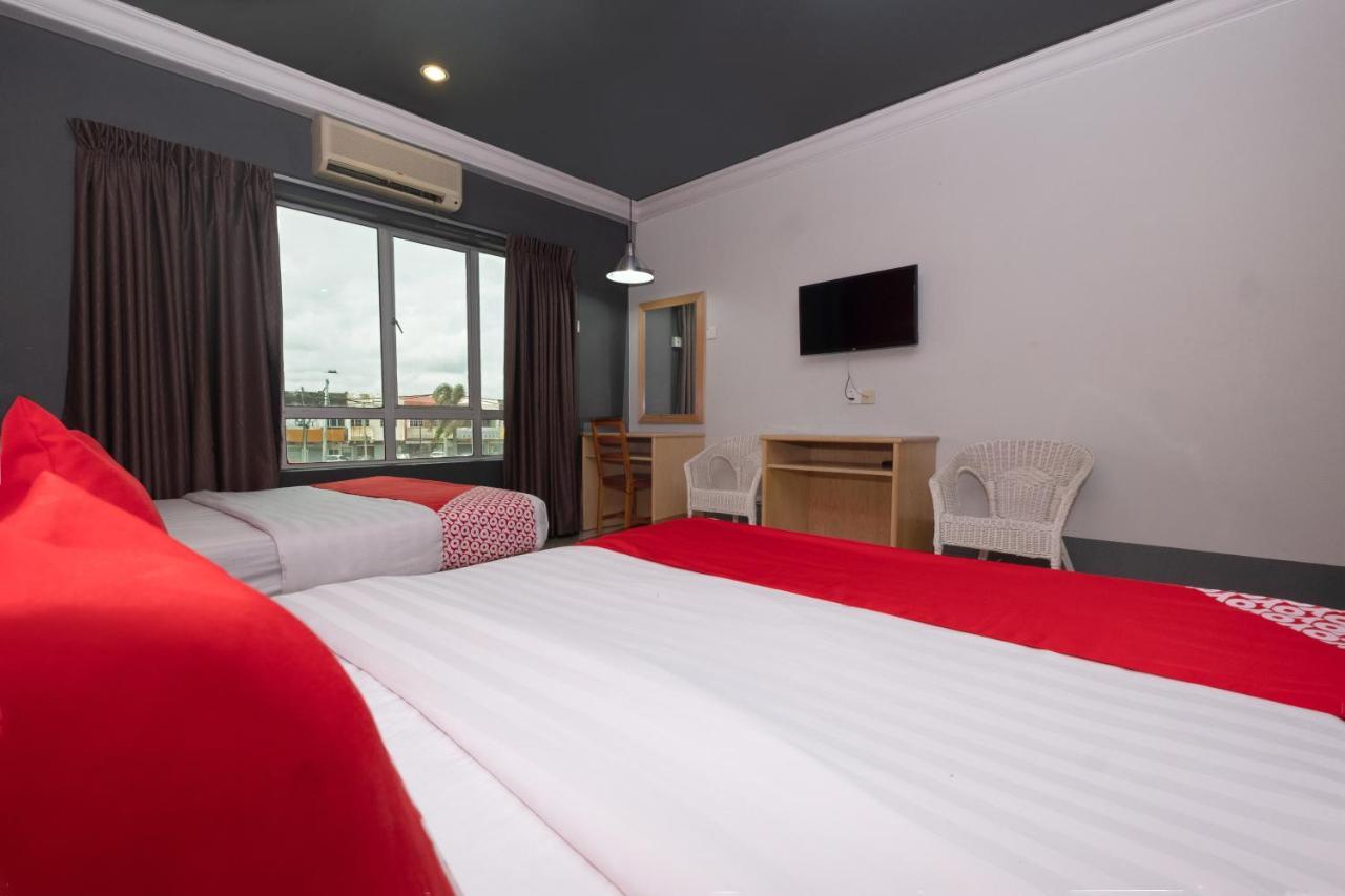 Oyo 90050 V Hotel Teluk Intan Exterior photo
