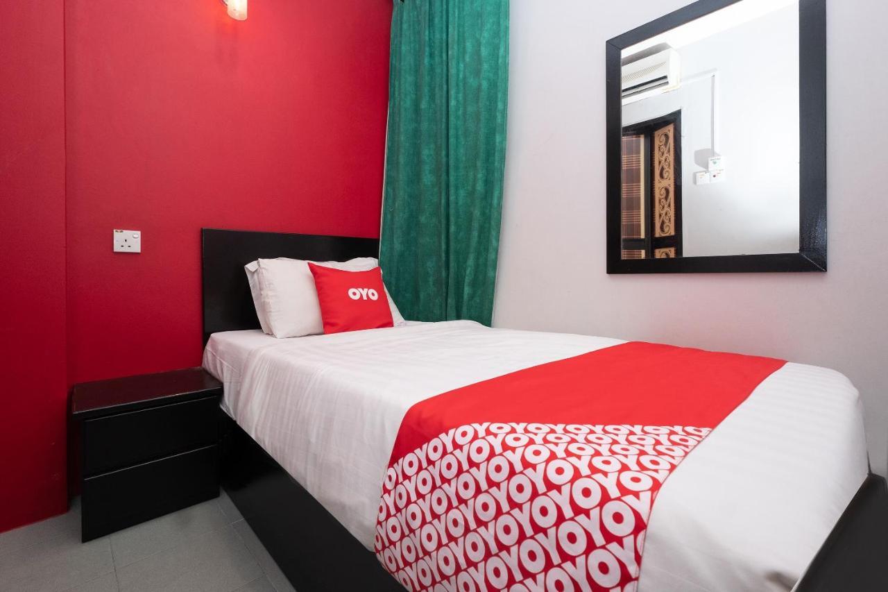 Oyo 90050 V Hotel Teluk Intan Exterior photo