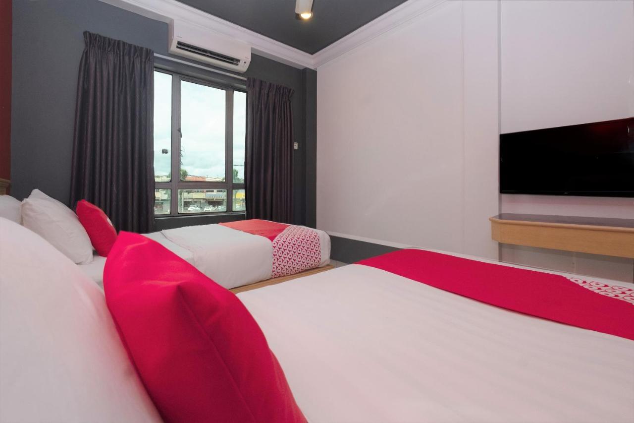 Oyo 90050 V Hotel Teluk Intan Exterior photo