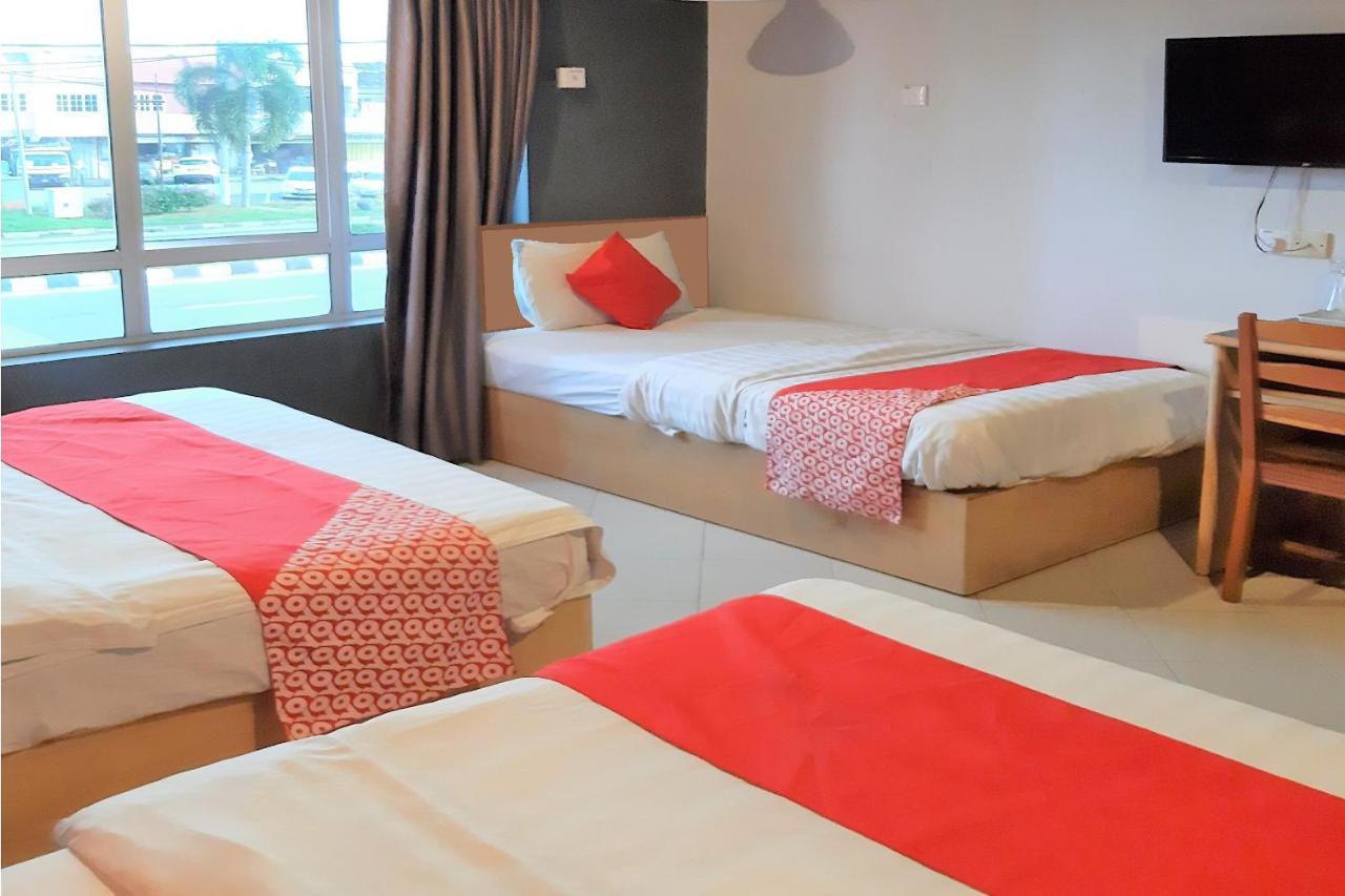 Oyo 90050 V Hotel Teluk Intan Exterior photo